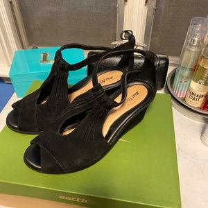 Earth Caper Suede Wedges